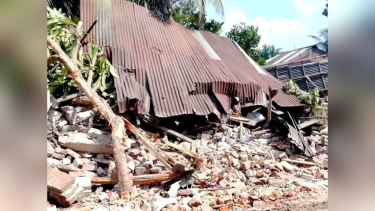 কচুয়াকাটিতে পাঁচ অবৈধ দোকান উচ্ছেদ, সেতু নির্মাণের বাধা দূর