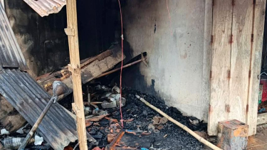 দুমকিতে দুটি দোকান পুড়ে ছাই, ক্ষতি প্রায় ৯ লক্ষ টাকা