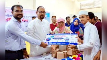 প্রতিশ্রুতি পূরণে পাঁচ কৃতি শিক্ষার্থীকে বিমানের টিকিট দিলেন ইউএনও