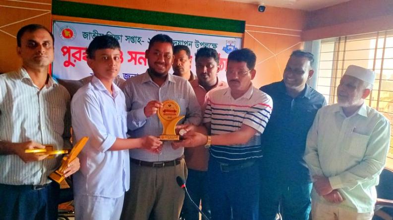কাউখালীতে জাতীয় শিক্ষা সপ্তাহের পুরস্কার বিতরণী