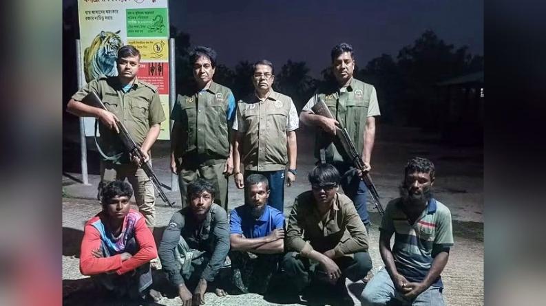 নীলকমল অভয়ারণ্যে মাছ ধরার অভিযোগে ট্রলারসহ ৫ জন গ্রেপ্তার