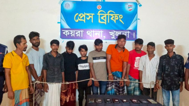 কয়রায় বিশেষ অভিযানে অনলাইন জুয়ায় জড়িত ৮ জনসহ আটক ১০