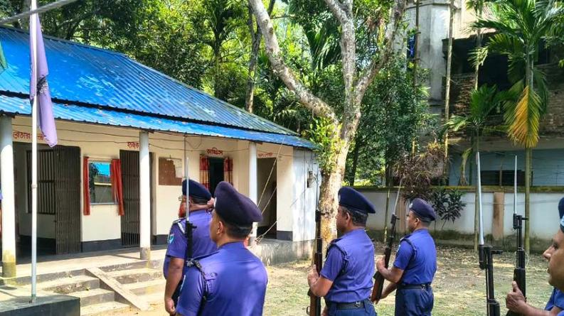 ভেড়ামারার কুচিয়ামোড়া পুলিশ ক্যাম্পে বার্ষিক পরিদর্শন করলেন অতিরিক্ত পুলিশ সুপার