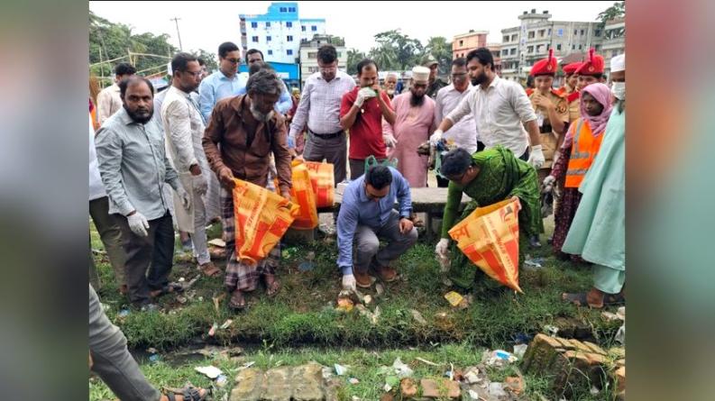 বাউফলে ডেঙ্গু প্রতিরোধে সচেতনতামূলক র‌্যালি ও পরিচ্ছন্নতা অভিযান