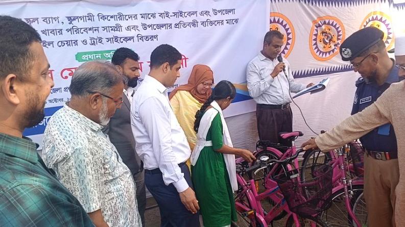 কাউখালীতে কিশোরীদের বাল্যবিবাহ প্রতিরোধ ও সঞ্চয়ে উৎসাহিত করতে সচেতনতামূলক প্রশিক্ষণ