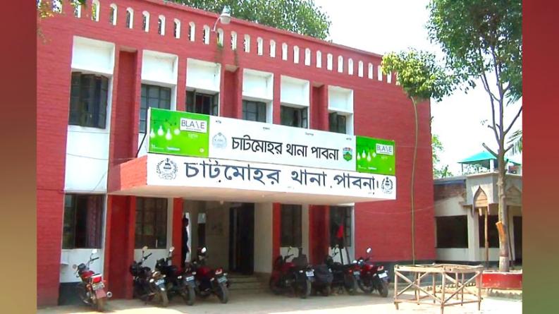 চাটমোহরে সিএনজি উল্টে প্রাণ গেল নারীর, হাসপাতালে স্বামীসহ ৩ জন
