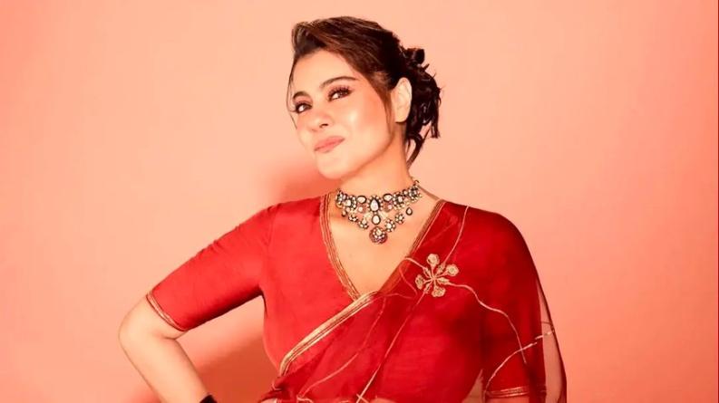 শাড়িতে হাত মুছেই ভাইরাল কাজল, ভক্তরা বলছেন ‘ঘরের মেয়ে’