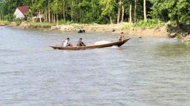 গলাচিপায় নিষেধাজ্ঞা উপেক্ষা করে ১৫ স্থানে চলছে ইলিশের অবৈধ বেচাকেনা