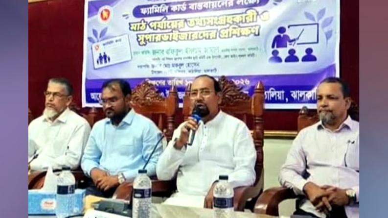 কাঁঠালিয়ায় দুর্গাপূজার মণ্ডপে চাল বিতরণ, অগ্নিকাণ্ডে ক্ষতিগ্রস্তদের অনুদান