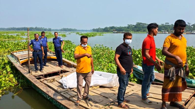 নাজিরপুরে ট্রলারডুবির তিন দিন পর নদীতে মিলল নিখোঁজ মায়ের মরদেহ