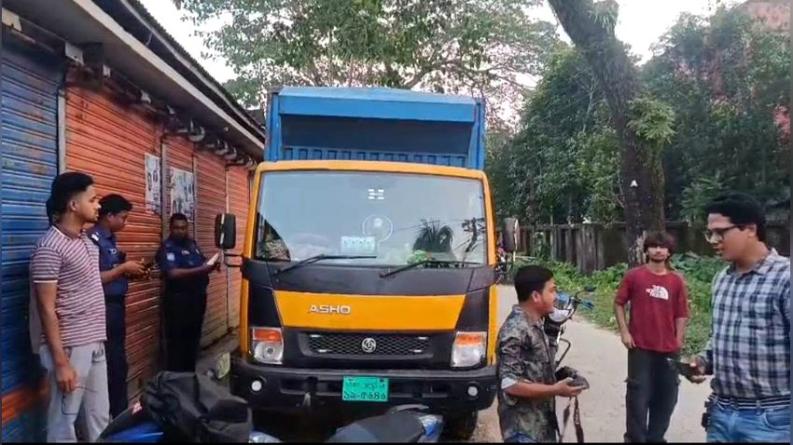 লালমোহনে ২৭ ড্রাম সয়াবিন তেলসহ কাভার্ড ভ্যান জব্দ, চালক পলাতক