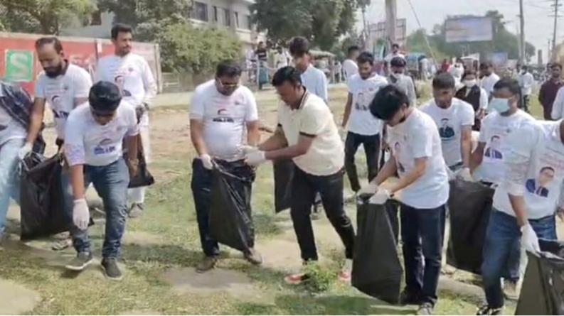 পর্যটন কার্নিভাল শেষে কুয়াকাটা সৈকত পরিচ্ছন্ন করল ছাত্রদল
