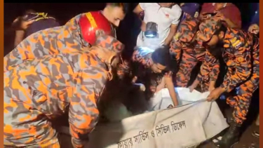 নাজিরপুরে ট্রলারডুবিতে শিশুর মৃত্যু, নিখোঁজ মা