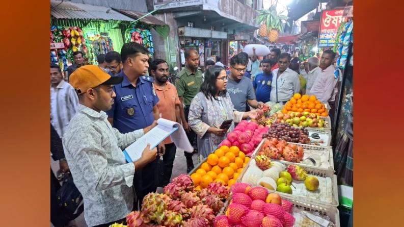 কাউখালীর দক্ষিণ বাজারে পচা খাবার বিক্রি, তিন প্রতিষ্ঠানকে জরিমানা