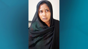 আড়াইহাজারে ৩৫০ বোতল সিরাপ ও ৮০ ইয়াবা জব্দ, নারী গ্রেপ্তার