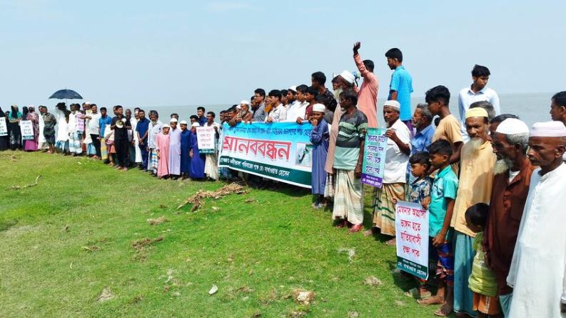 বর্ষার আগেই নদীভাঙন রোধের ব্যবস্থা চান হাতিয়ার সহস্রাধিক মানুষ