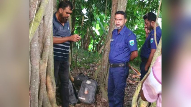 চাটমোহরে ঝোপ থেকে উদ্ধার ১৭ ল্যাপটপ, চুরি হওয়া কি না যাচাই চলছে