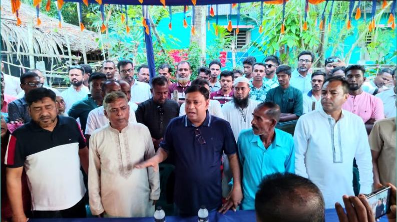 কয়রায় দুর্গাপূজা মণ্ডপ পরিদর্শনে বাপ্পী, সম্প্রীতি প্রতিষ্ঠার অঙ্গীকার