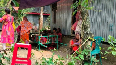 বাউফলে ঘরের মাচা ভেঙে লাকড়ির নিচে চাপা পড়ে গৃহবধূর মৃত্যু