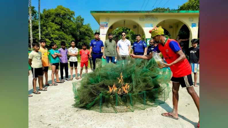 ভেড়ামারায় ১ লাখ ৩৫ হাজার টাকার নিষিদ্ধ চায়না দুয়ারি জাল জব্দ