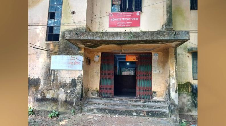 আগৈলঝাড়া পোস্ট অফিসে ১২ দিন ধরে বন্ধ টাকা জমা-উত্তোলন