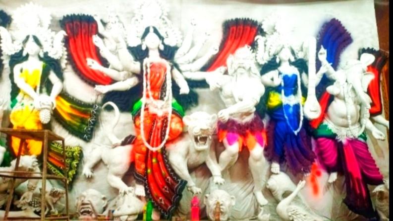 পটুয়াখালীতে ১৯২ মণ্ডপে দুর্গাপূজা, শেষ মুহূর্তে ব্যস্ততা তুঙ্গে