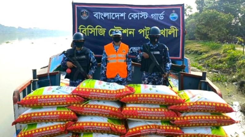 পটুয়াখালীতে ২১ হাজার কেজি ভারতীয় জিরাসহ কার্গো বোট জব্দ
