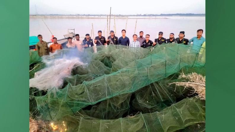 ভেড়ামারায় ৫ লাখ ৭৬ হাজার টাকার নিষিদ্ধ জাল জব্দ করে ধ্বংস