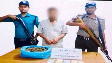 রাজশাহীতে ১.৩ কেজি গাঁজাসহ গ্রেপ্তার, পালিয়েছেন সহযোগী