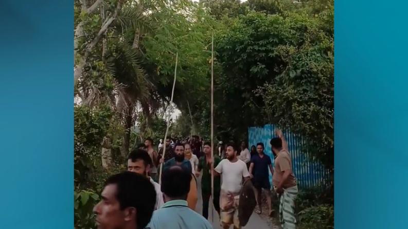 সালথায় ছাত্রী উত্ত্যক্তের অভিযোগে দুই ইউনিয়নের সংঘর্ষ, আহত ১০