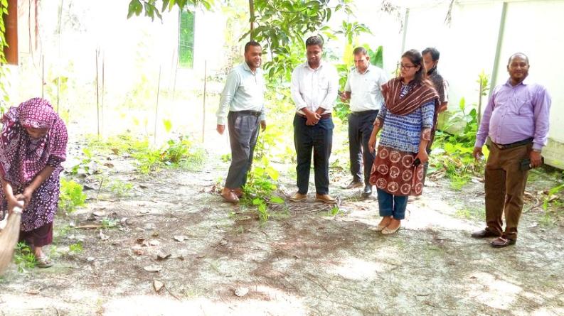 দোহারে ফুটপাত দখলমুক্ত করতে অভিযান, ৯ হাজার টাকা জরিমানা