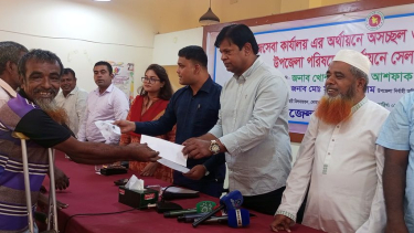 দোহারে কৃষকের মাঝে কৃষি কার্ড, অসচ্ছলদের সেলাই মেশিন বিতরন