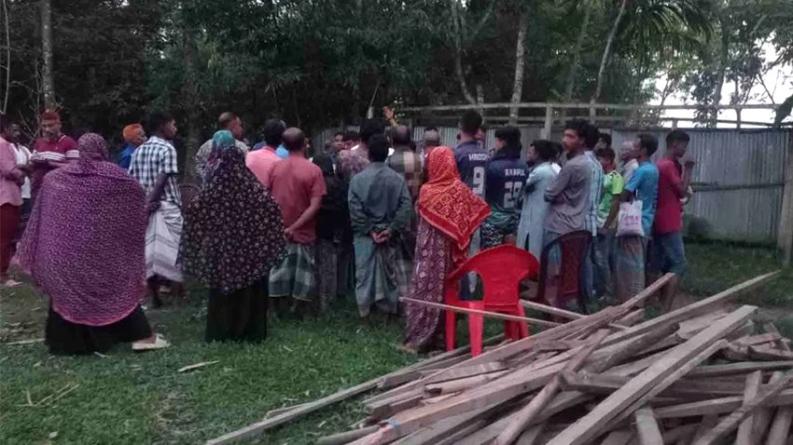 শেরপুরে সংঘর্ষের জেরে মাজার গুঁড়িয়ে দেওয়ার অভিযোগ