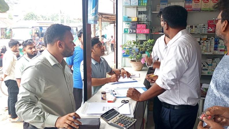 ভেড়ামারায় অনুমোদনহীন ও মেয়াদোত্তীর্ণ ওষুধ বিক্রিতে জরিমানা
