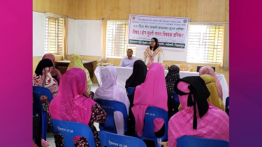 কাউখালীতে হাঁস-মুরগি পালনে স্বাবলম্বী হতে ৩০ নারীর প্রশিক্ষণ