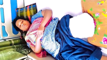 সড়ক দুর্ঘটনায় পা হারানো শারমিনের চিকিৎসা ও পুনর্বাসনে সহায়তা চান পরিবার