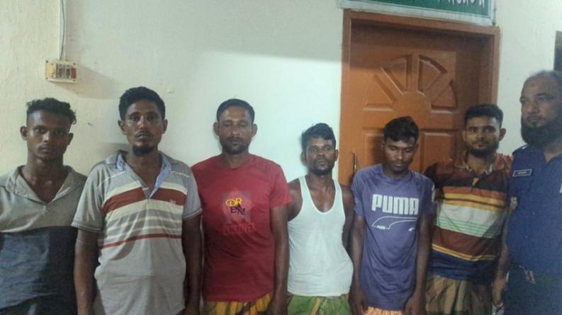 তেঁতুলিয়া নদীতে মা ইলিশ ধরায় ছয় জেলের এক মাসের কারাদণ্ড