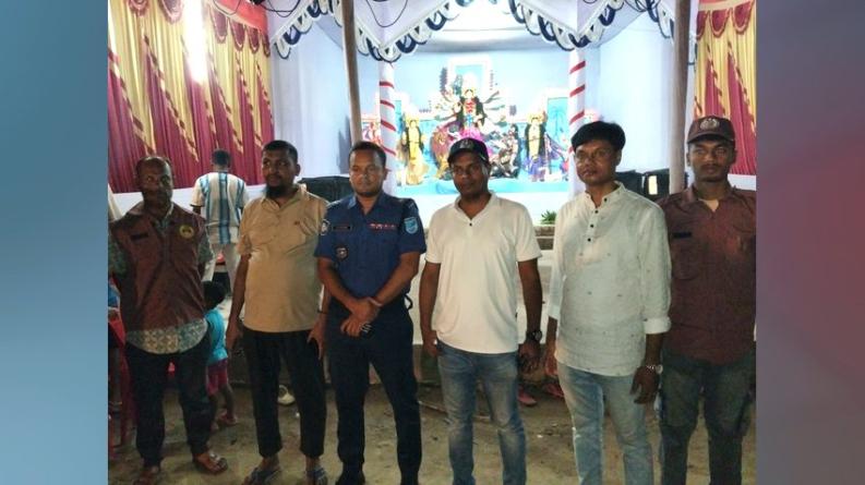 আলফাডাঙ্গায় দুর্গাপূজার নিরাপত্তা দেখতে মণ্ডপে মণ্ডপে ওসি সোহেল সরোয়ার